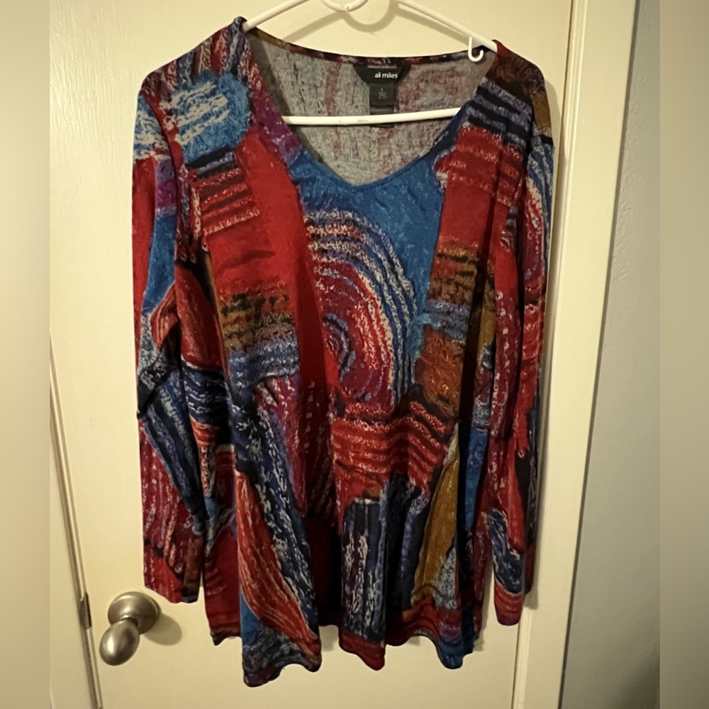 Women’s Ali miles multicolor top
Size L
